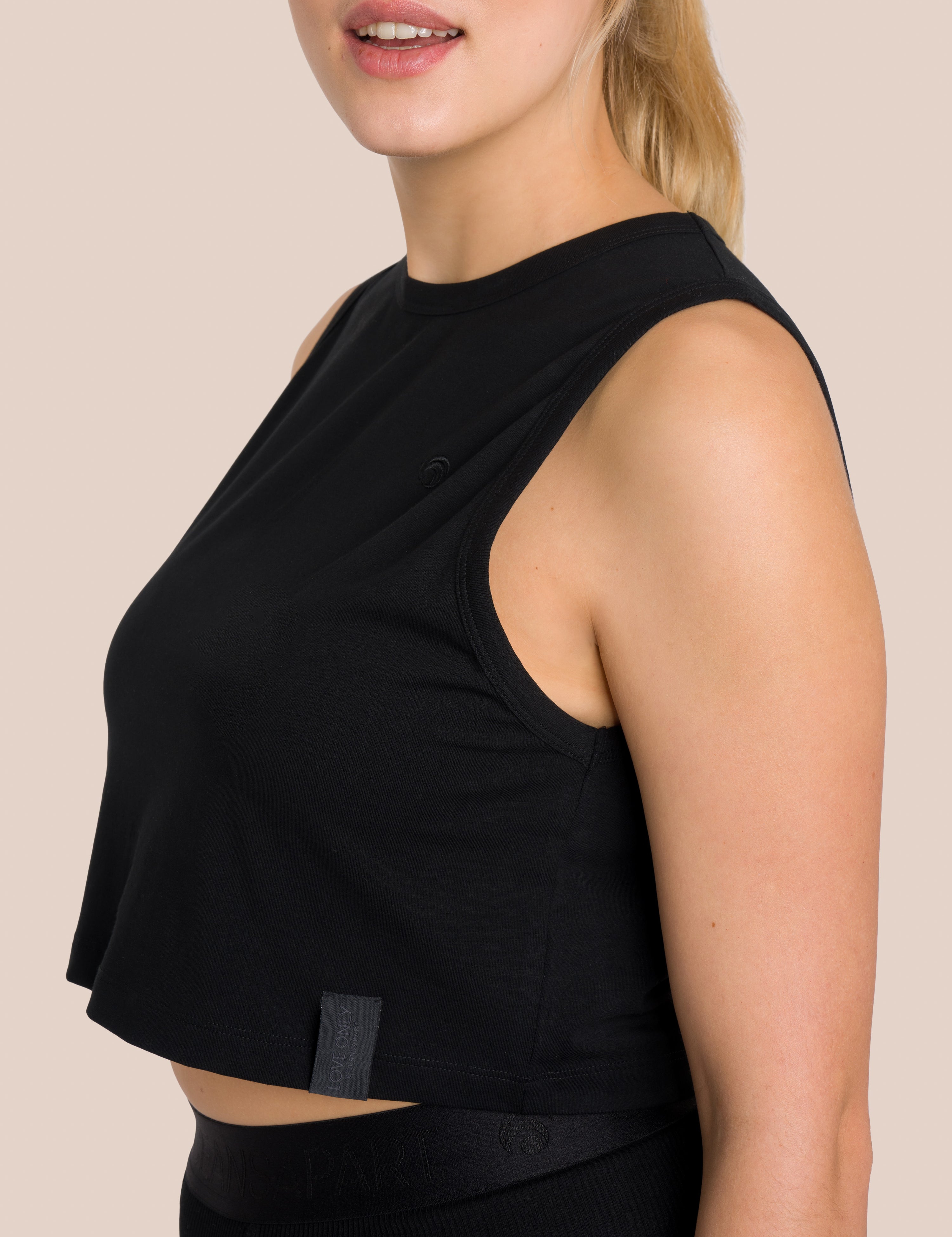 44770-black_42.jpg