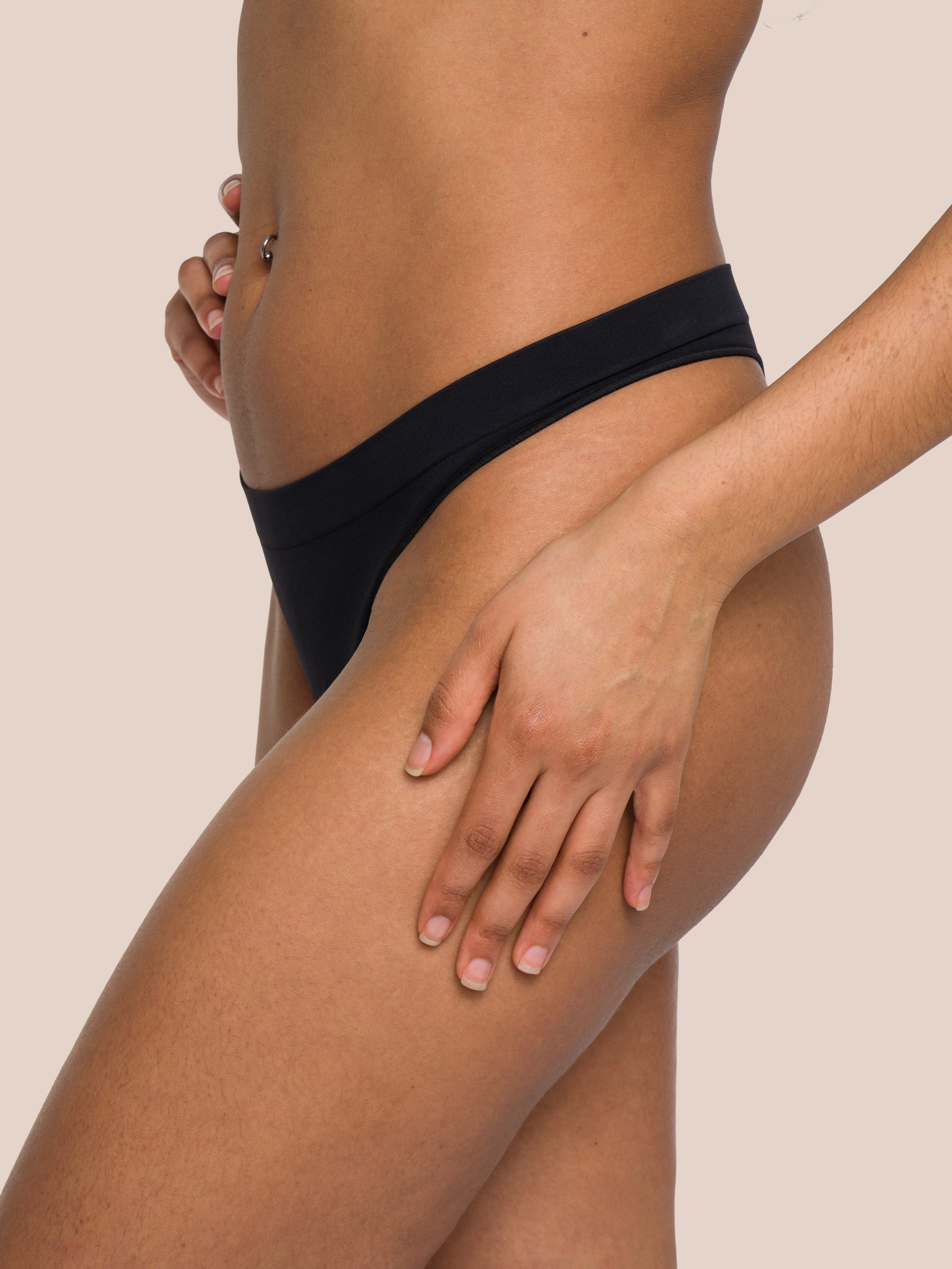 Cloudy Thong Set Deluxe - Black - Yoga Set