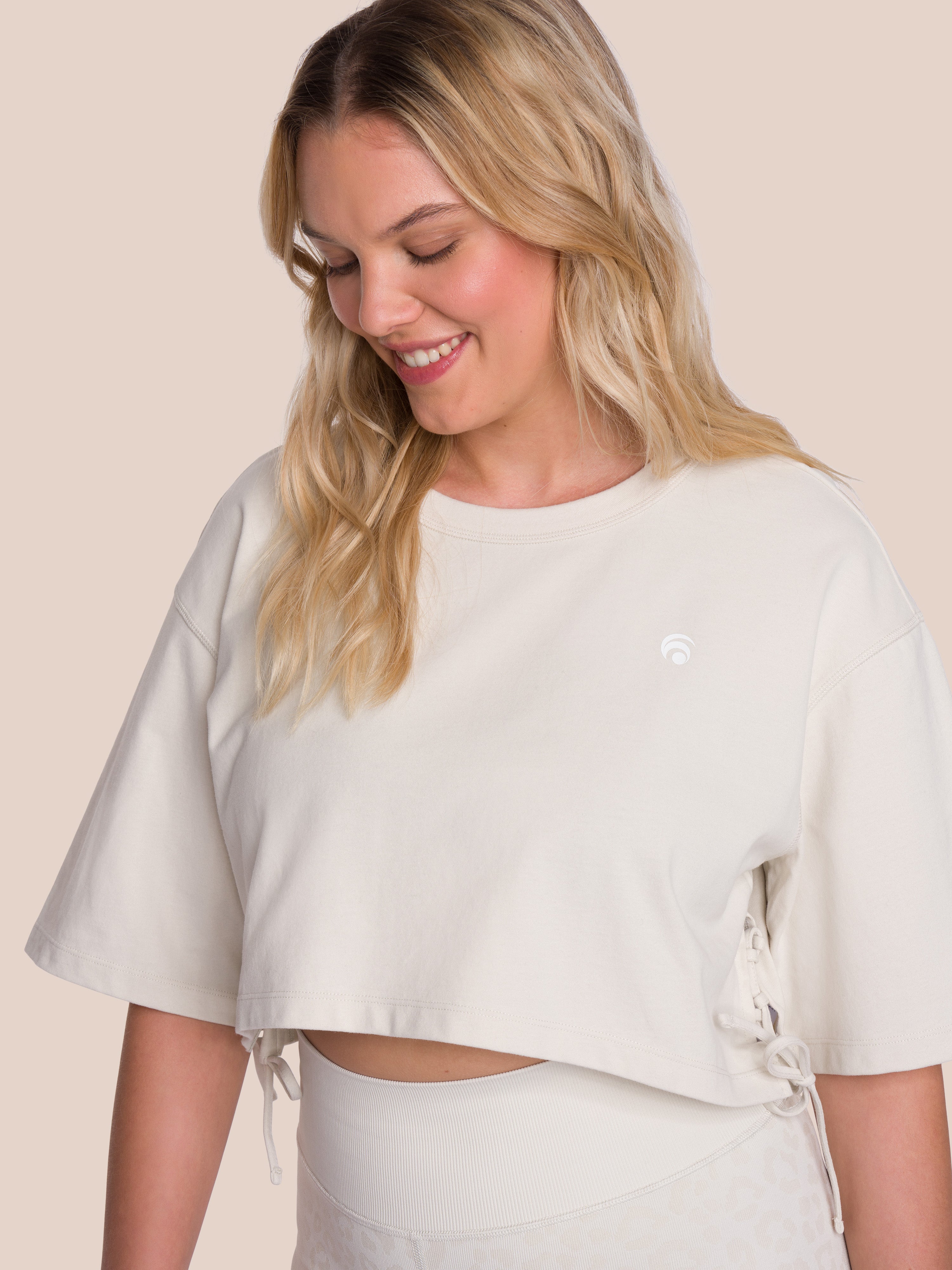 Sky Tee Cropped - Yoga Shirt - Beige