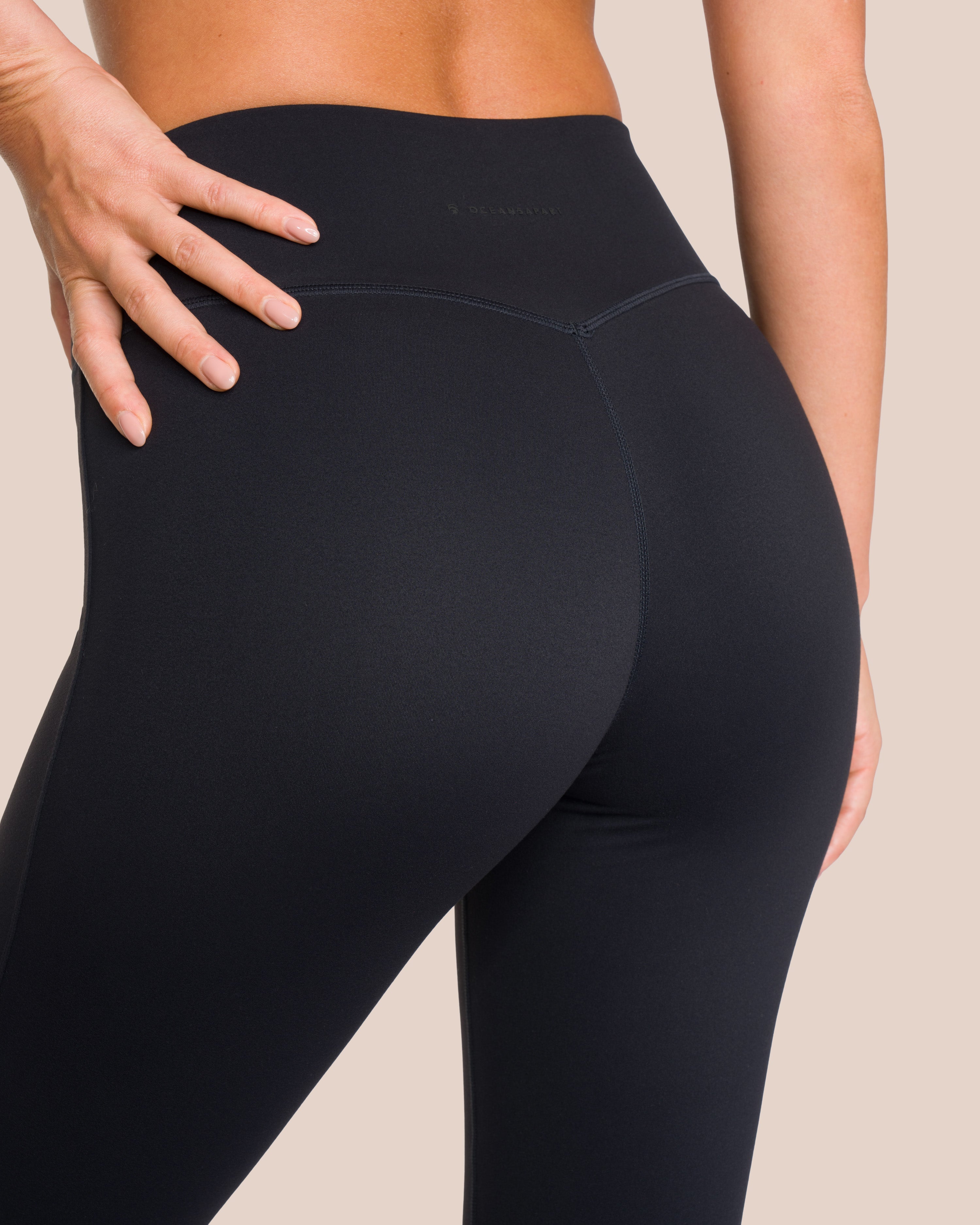 Shania Flared Set - Black - Yoga Set