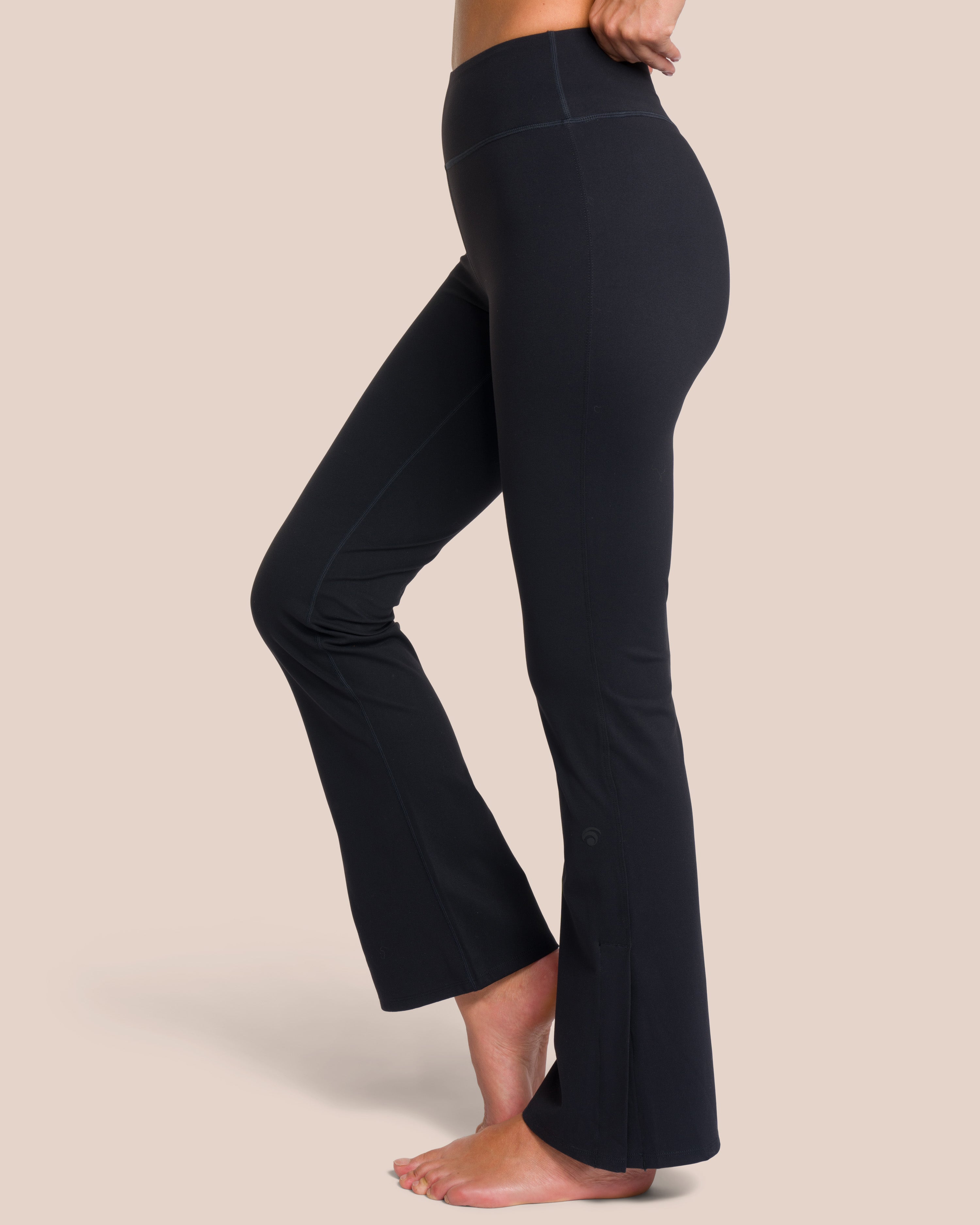 Shania Flared Set Petite - Black - Yoga Set