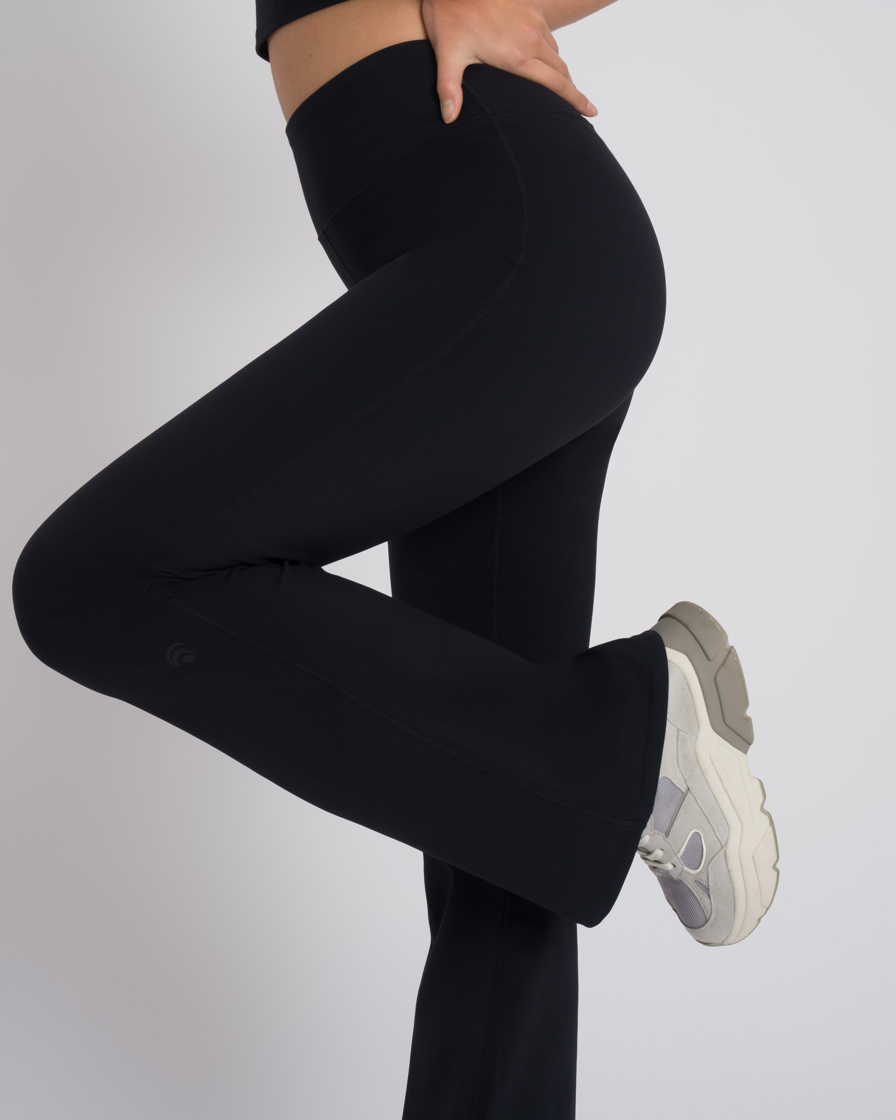 Gianna Gracy Flare Set Deluxe - Black - Yoga Set