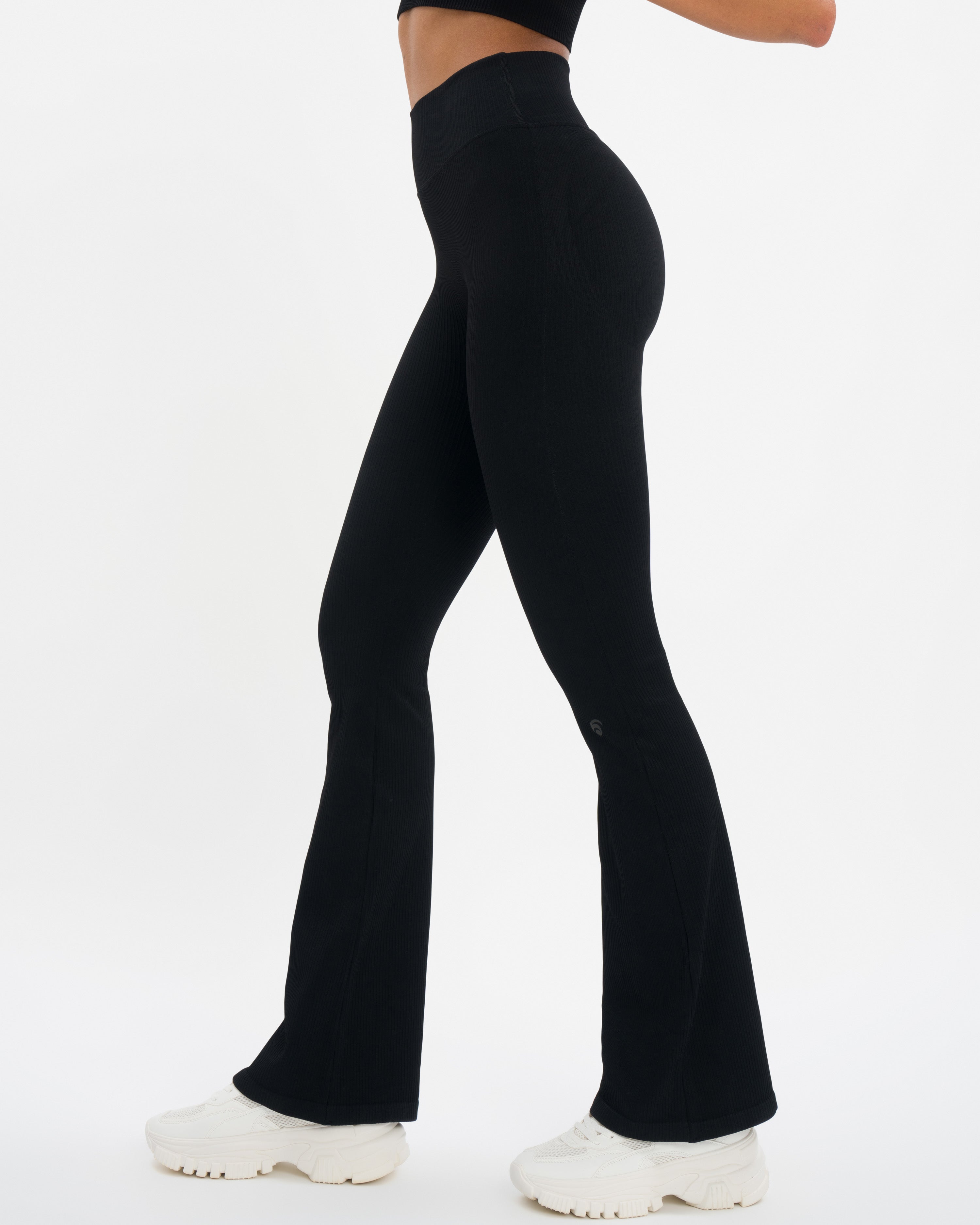 Maya Flared Set - Black - Yoga Set