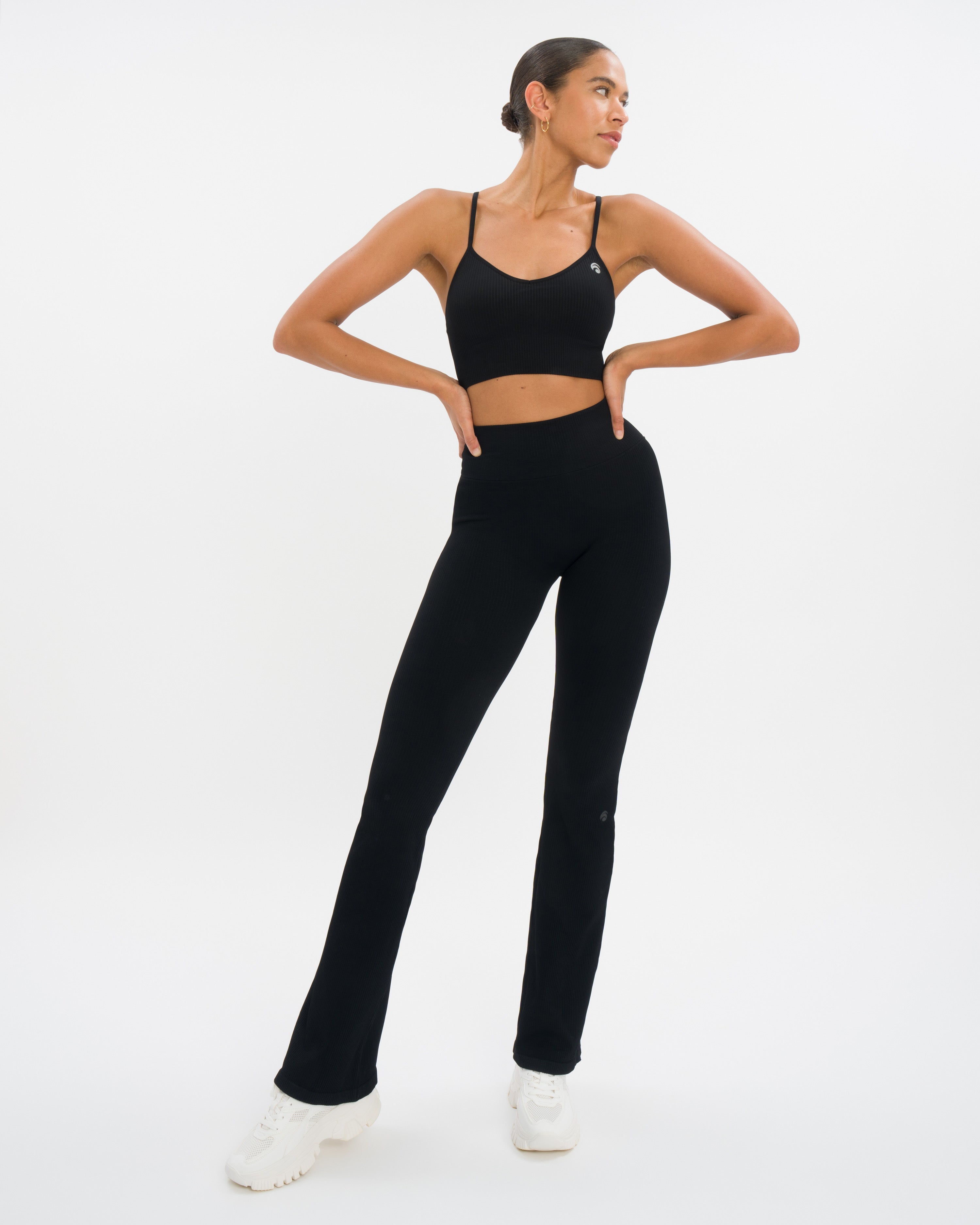 Maya Flared Set - Black - Yoga Set