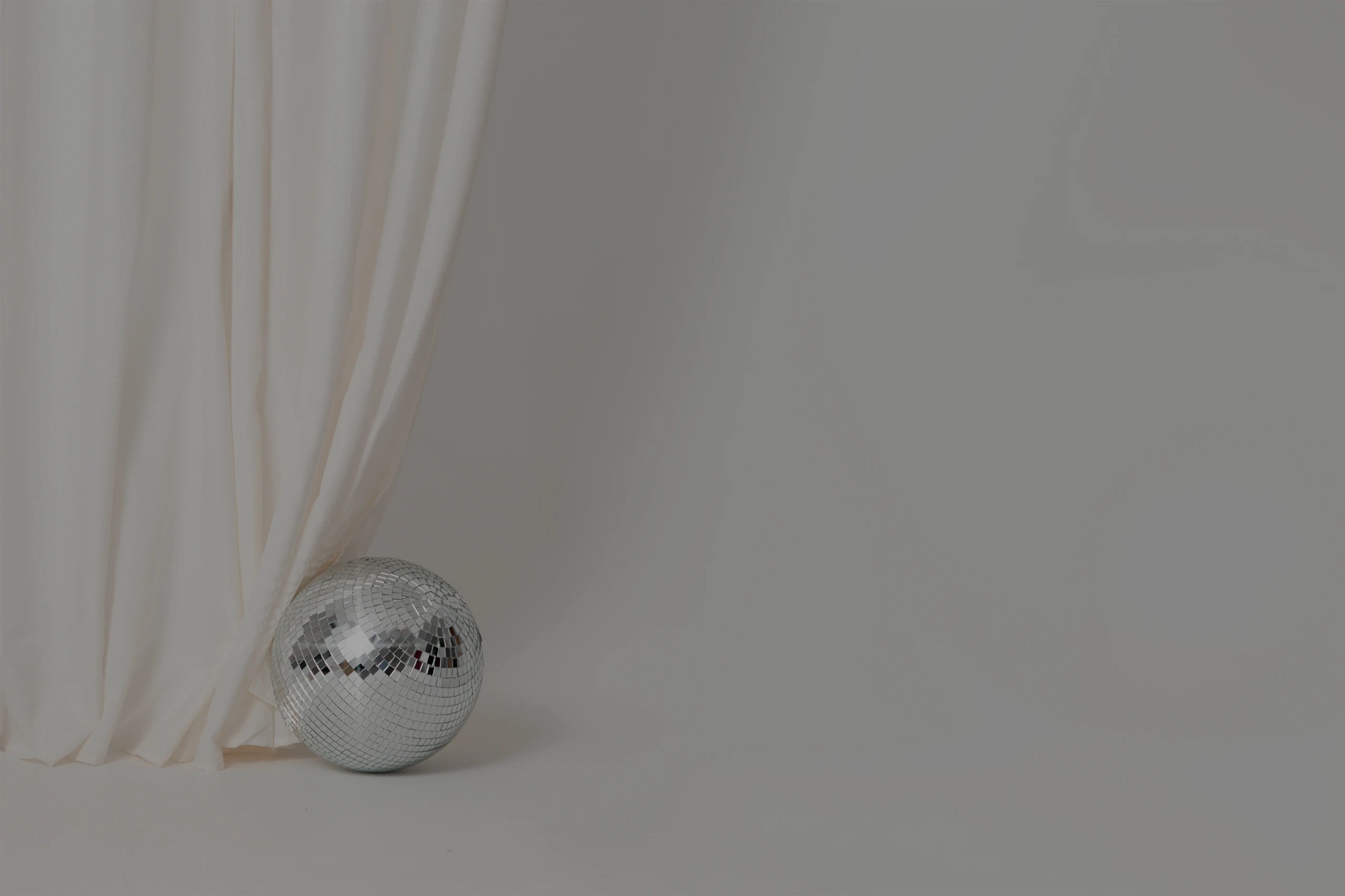 17_12_25_NewYear_Sale_PasswortPage_1.webp