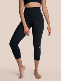 Maya Capri Leggings - Black / XS