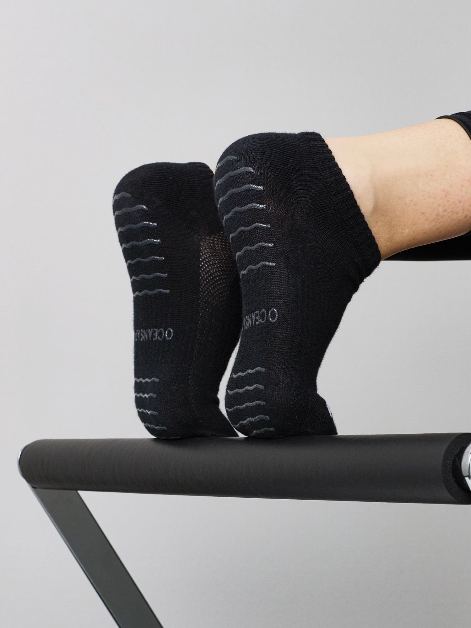 Brandy Ankle Pilates Socks - Yoga Socks - Mix (Black/Dove Grey)