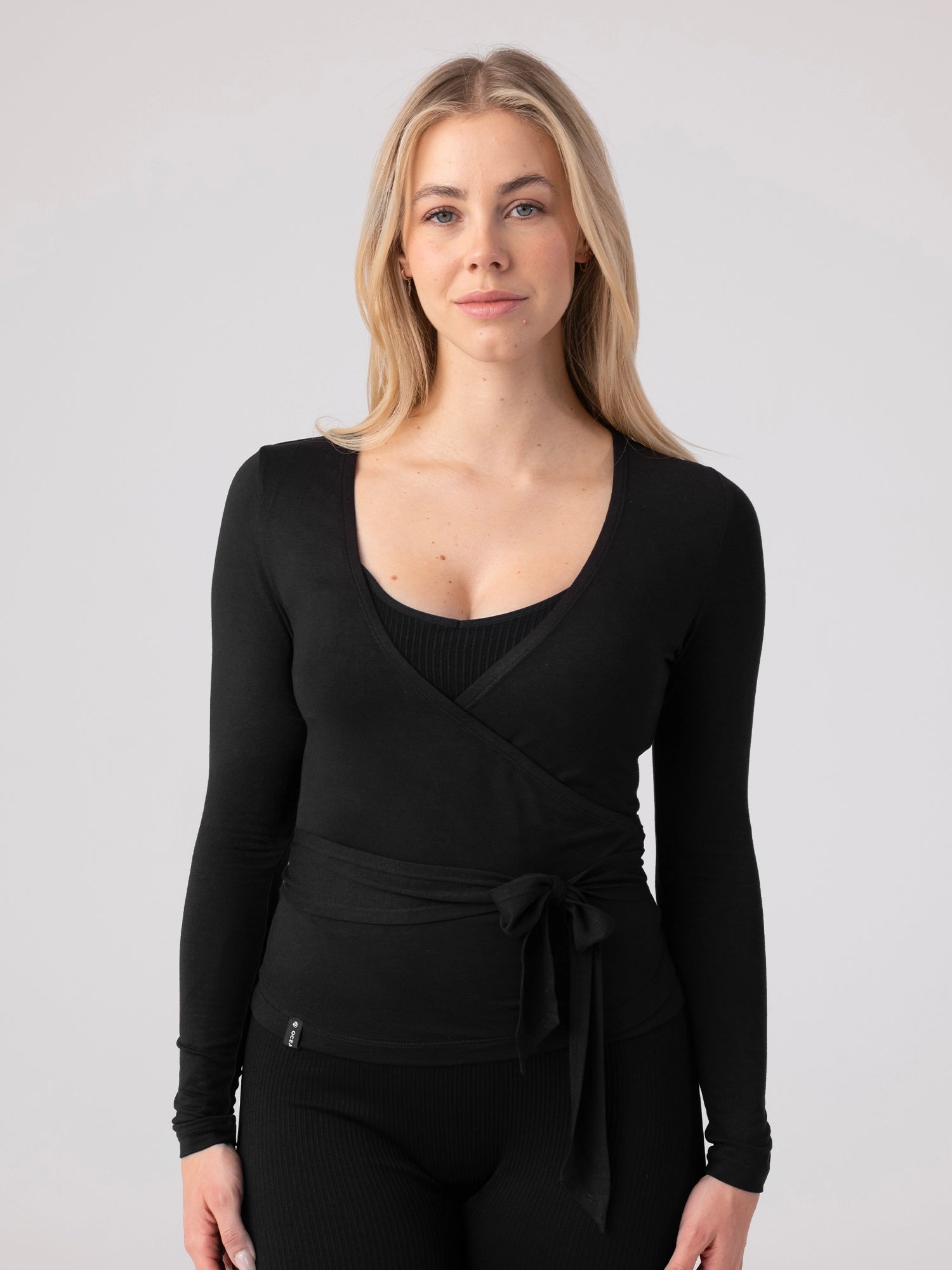Blake Wrap Longsleeve - Yoga Longsleeve - Black