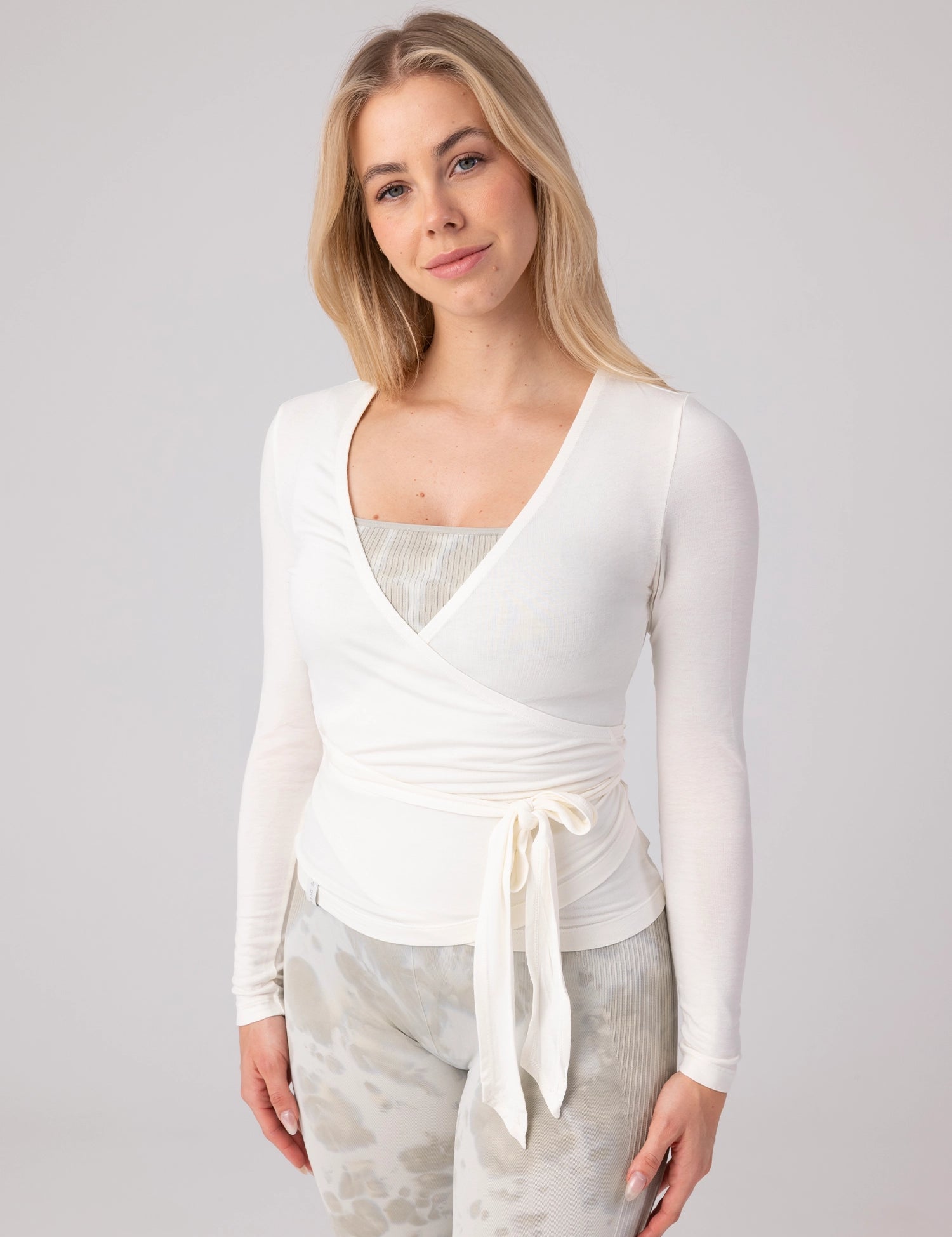 |Cream White 