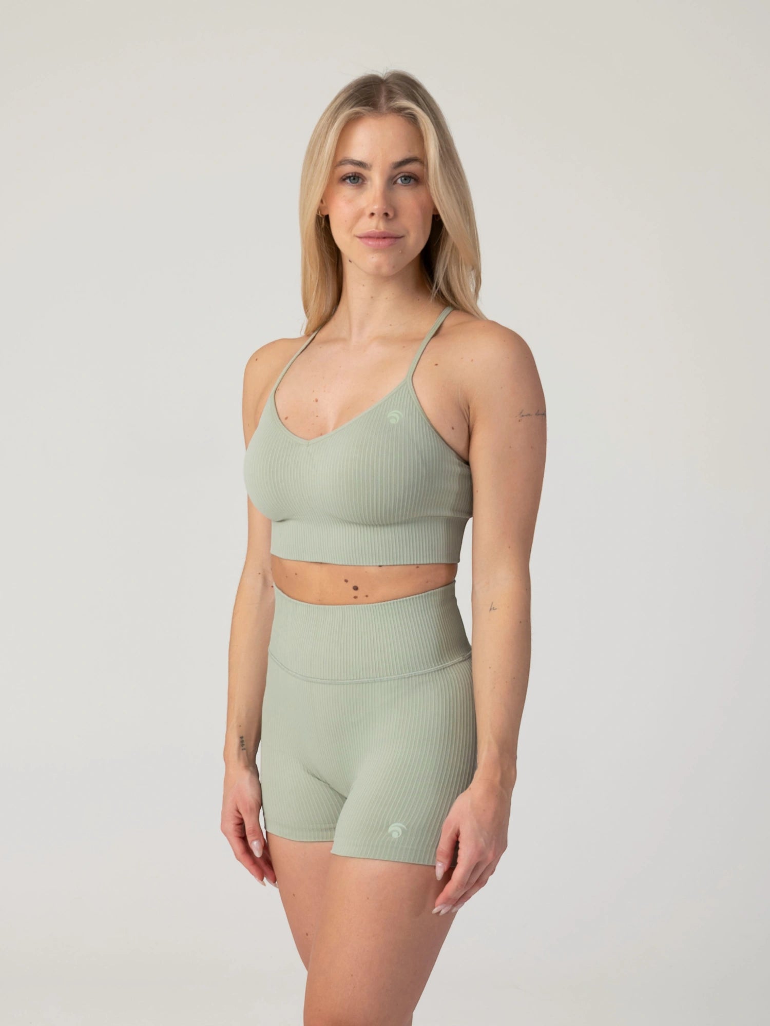 Maya Hotpant Set - Dusty Sage - Yoga Set - Green