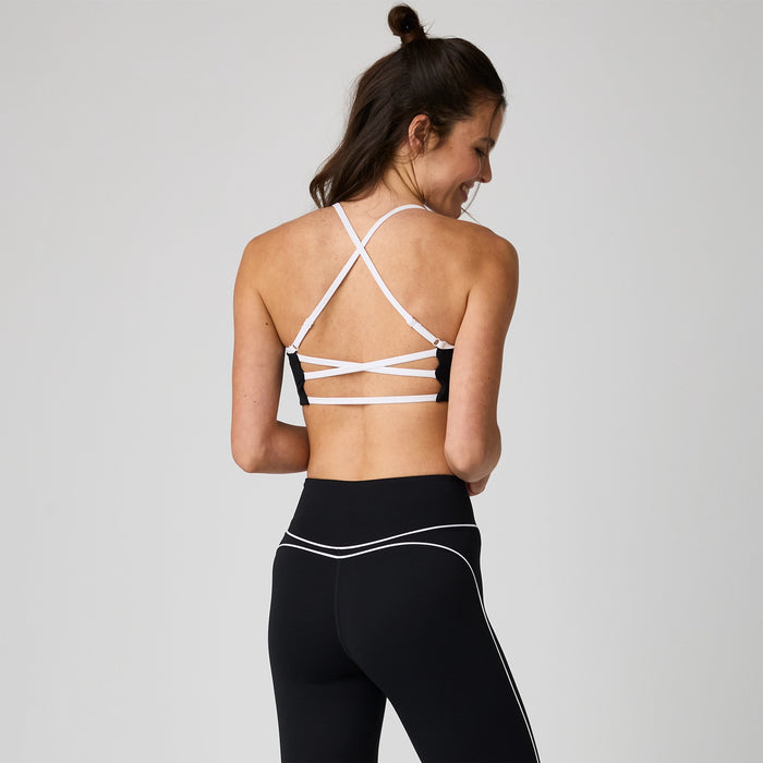 Otwarty tył z ramiączkami