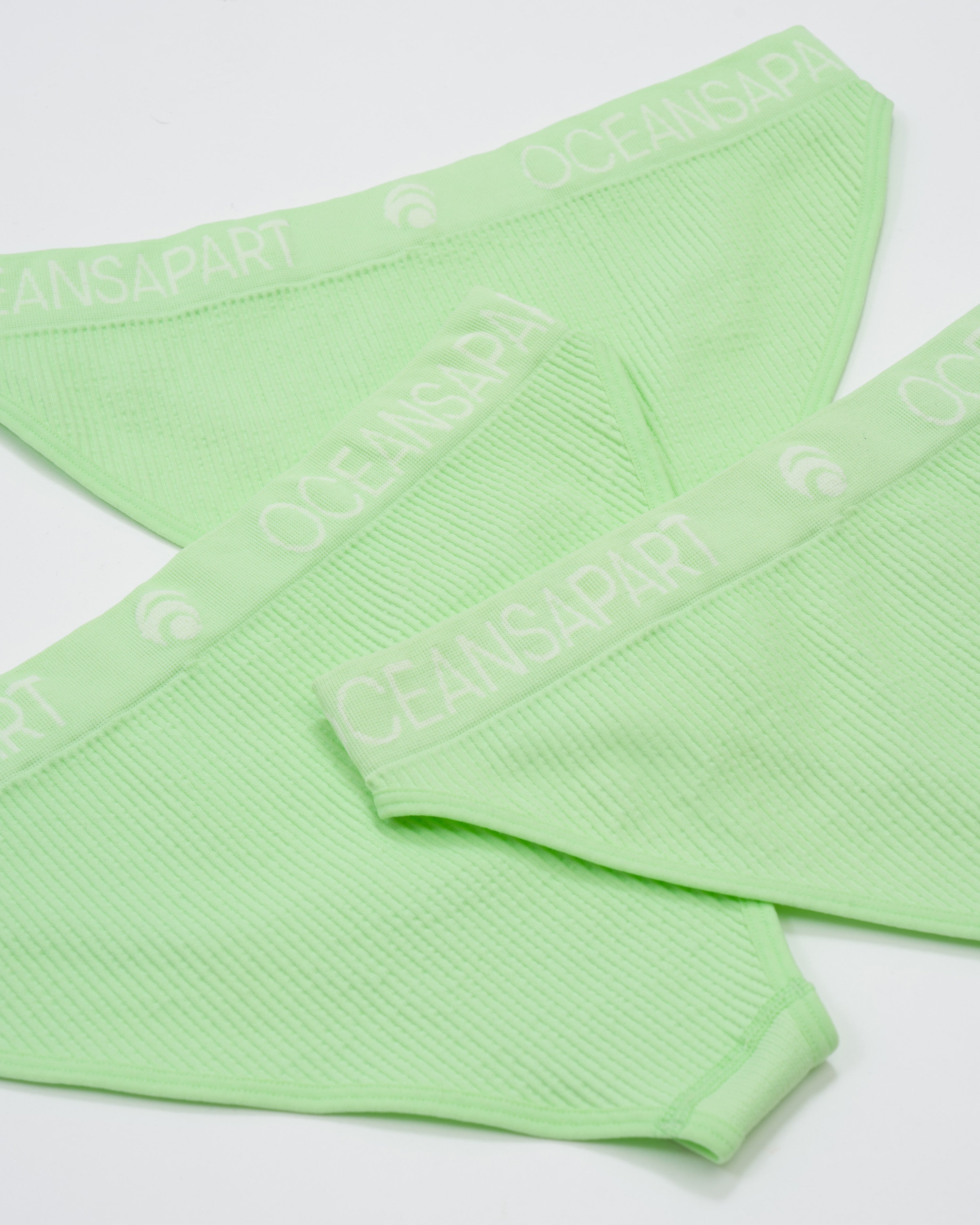 set-ariel-seamless-brief-deluxe-cider-green_02.jpg